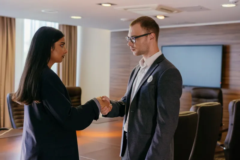 Judged Before You Speak: What UK Hiring Managers Notice in the Opening Minute of an Interview